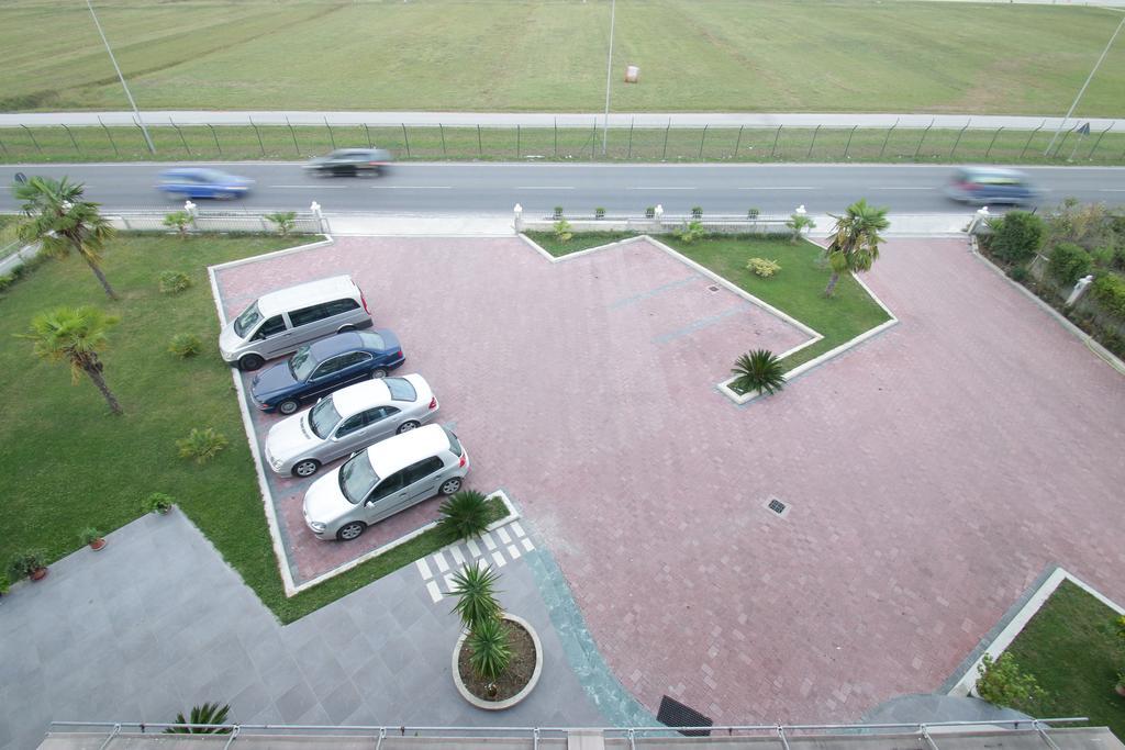 Hotel Verzaci Rinas المظهر الخارجي الصورة