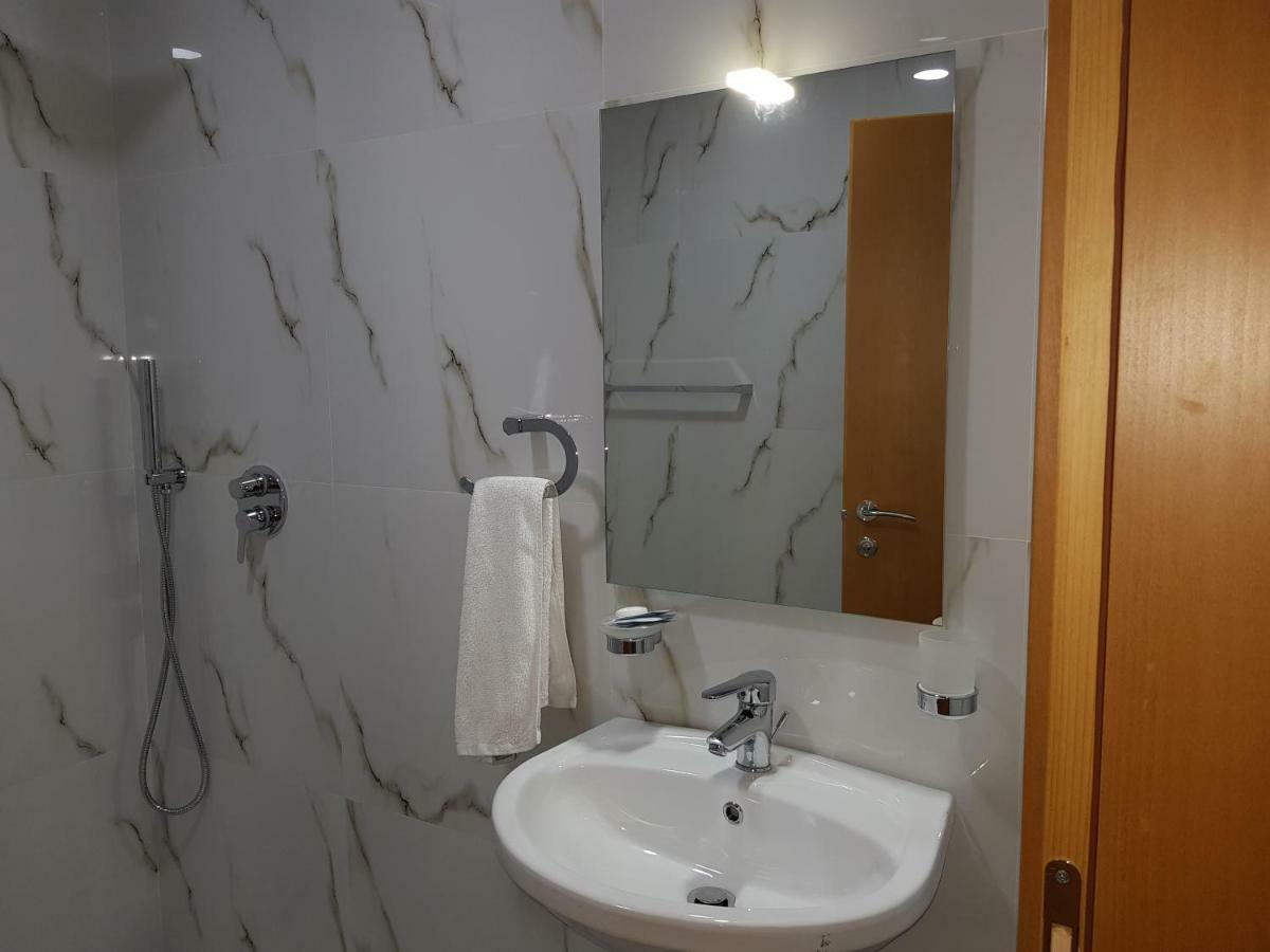 Hotel Verzaci Rinas الغرفة الصورة