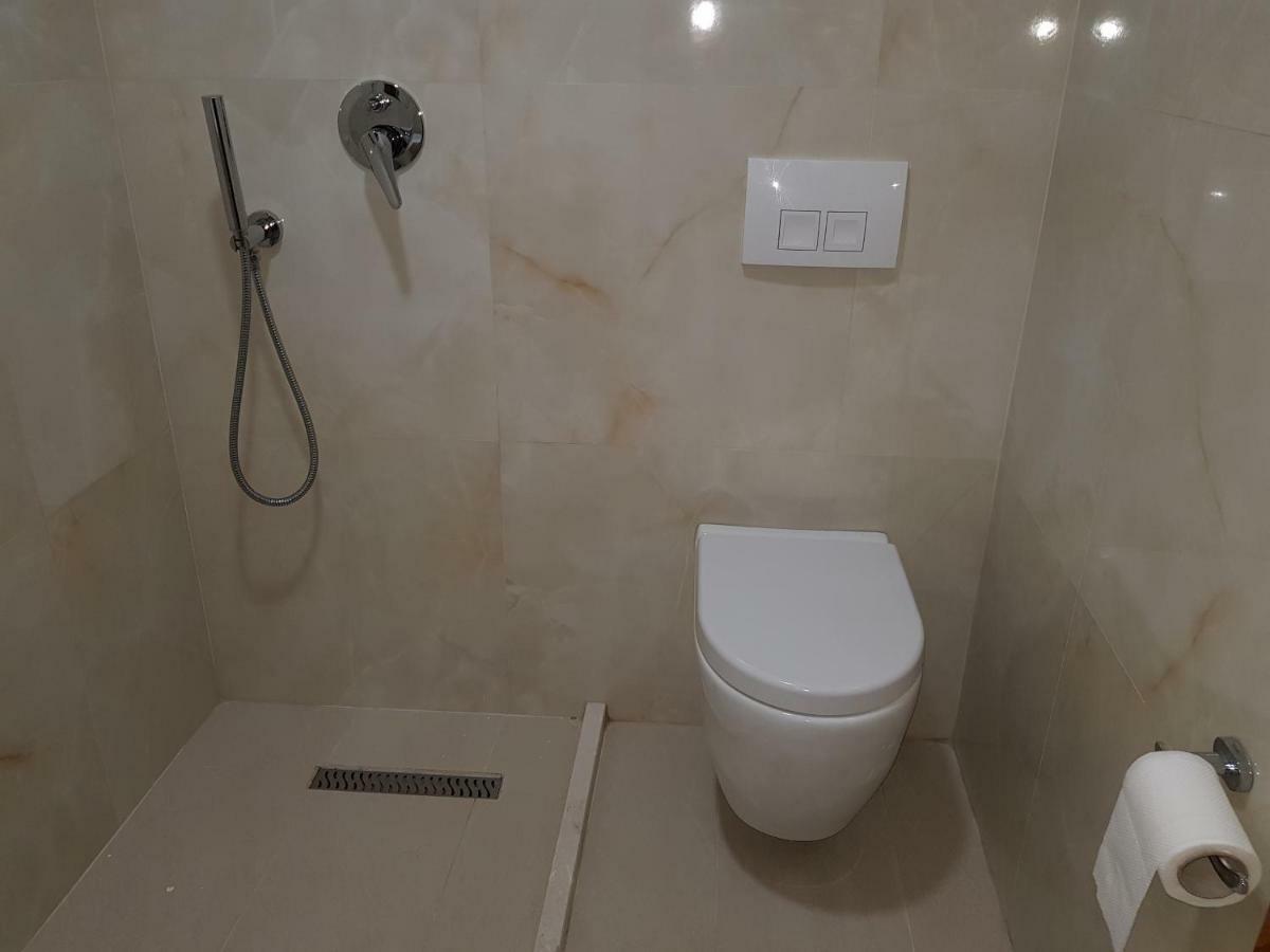 Hotel Verzaci Rinas الغرفة الصورة